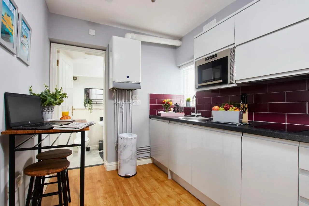 Delven House, Apartment 5 - Self Check-In, Self-Catering Serviced Apartment For East Midlands Airport Castle Donington 0*,  United Kingdom