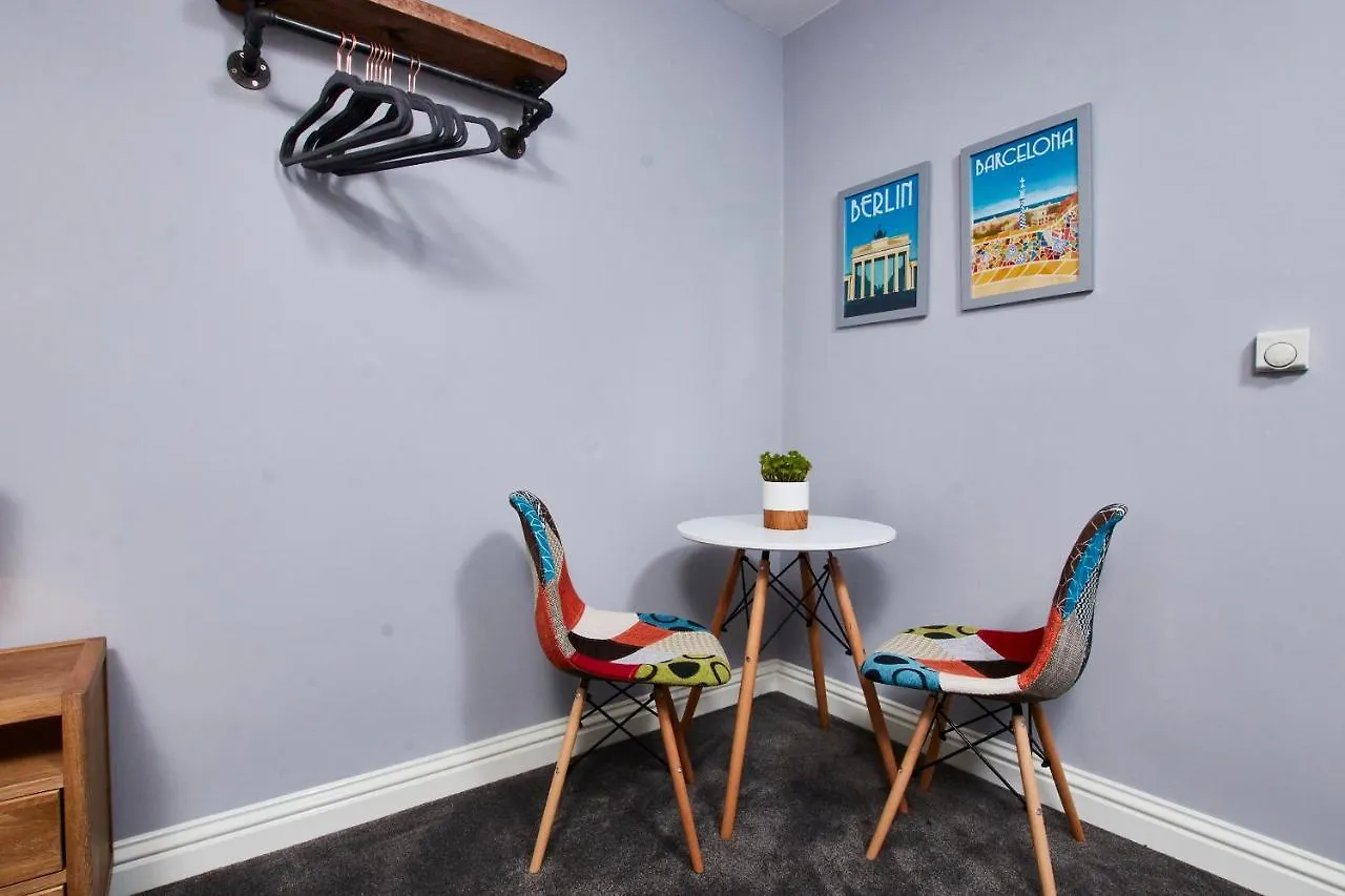 Delven House, Apartment 5 - Self Check-In, Self-Catering Serviced Apartment For East Midlands Airport Castle Donington 0*,