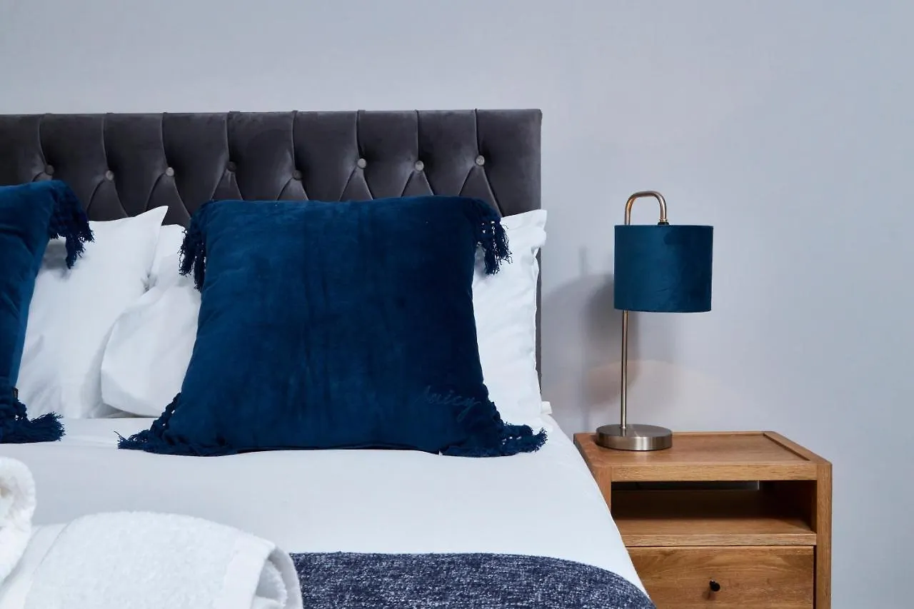 Delven House, Apartment 5 - Self Check-In, Self-Catering Serviced Apartment For East Midlands Airport Castle Donington