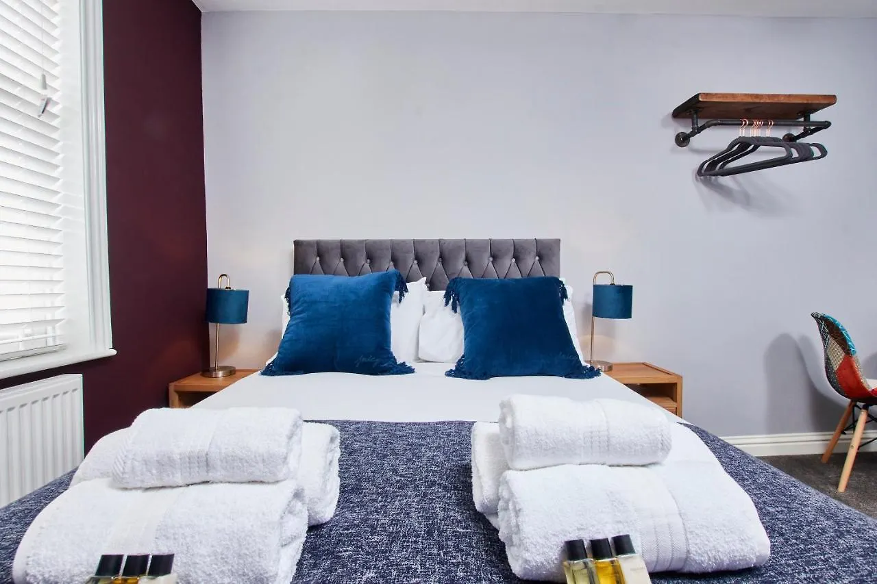 Delven House, Apartment 5 - Self Check-In, Self-Catering Serviced Apartment For East Midlands Airport Castle Donington United Kingdom