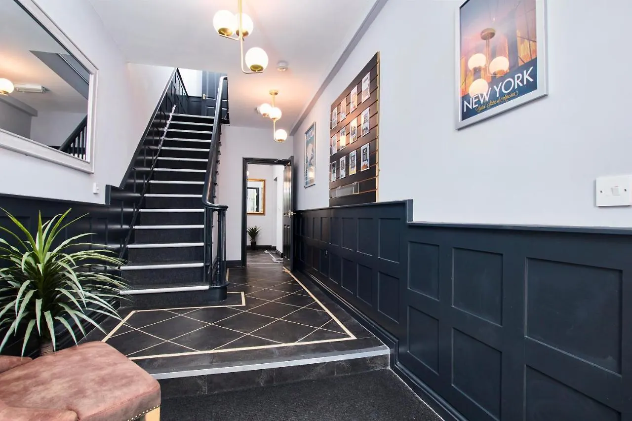 Delven House, Apartment 5 - Self Check-In, Self-Catering Serviced Apartment For East Midlands Airport Castle Donington
